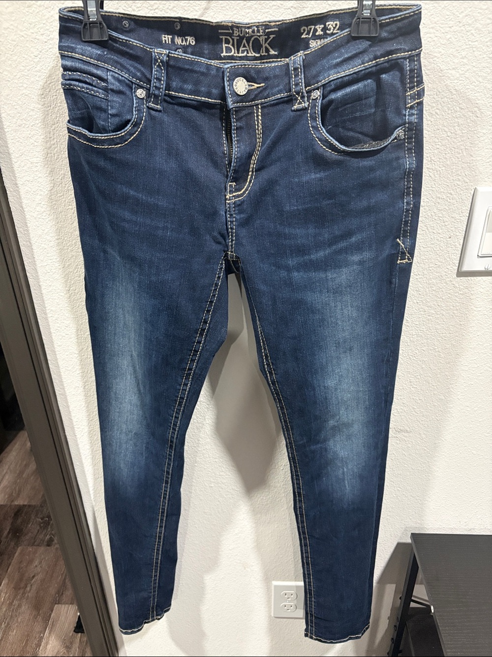Buckle Black Women's Skinny Jeans in Dark Blue Wash